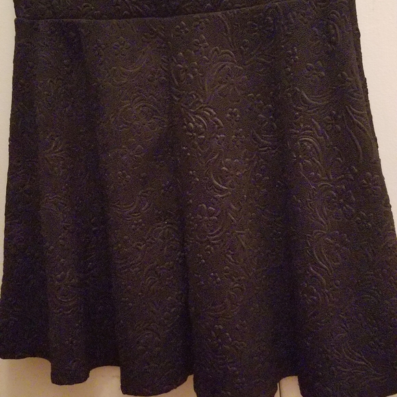 EUC Size Medium - Embossed Texture Skater Skirt - Picture 5 of 5